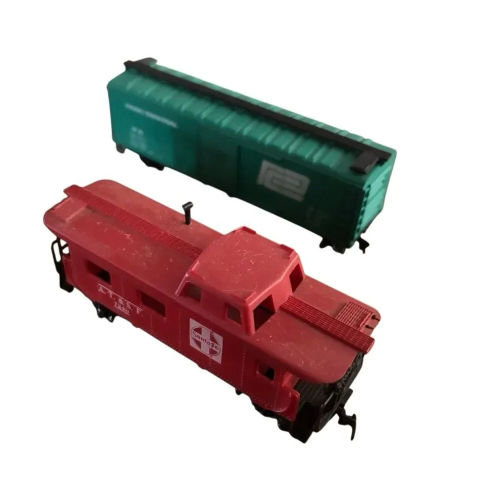 VTG Tyco AHM HO Scale Freight Train Lot: Penn Central Boxcar & Santa Fe Caboose⁠